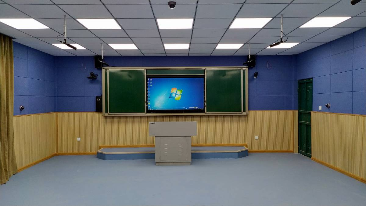 超然为学校搭建了精品录播教室,通过多机位的全自动录播系统,利用图像